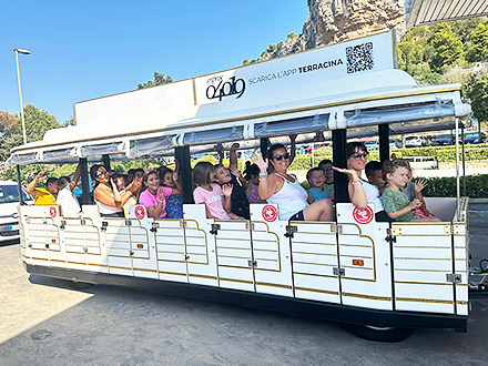 Passeggeri felici su Trenino Mercurio